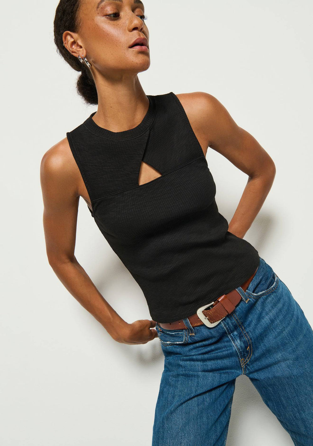 Ellie Keyhole Top in Jet Black