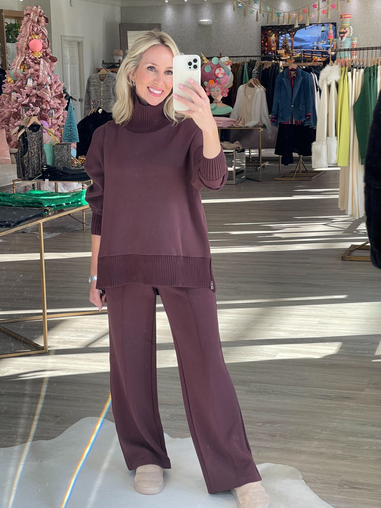 
                  
                    The Wide Leg Pant 28
                  
                