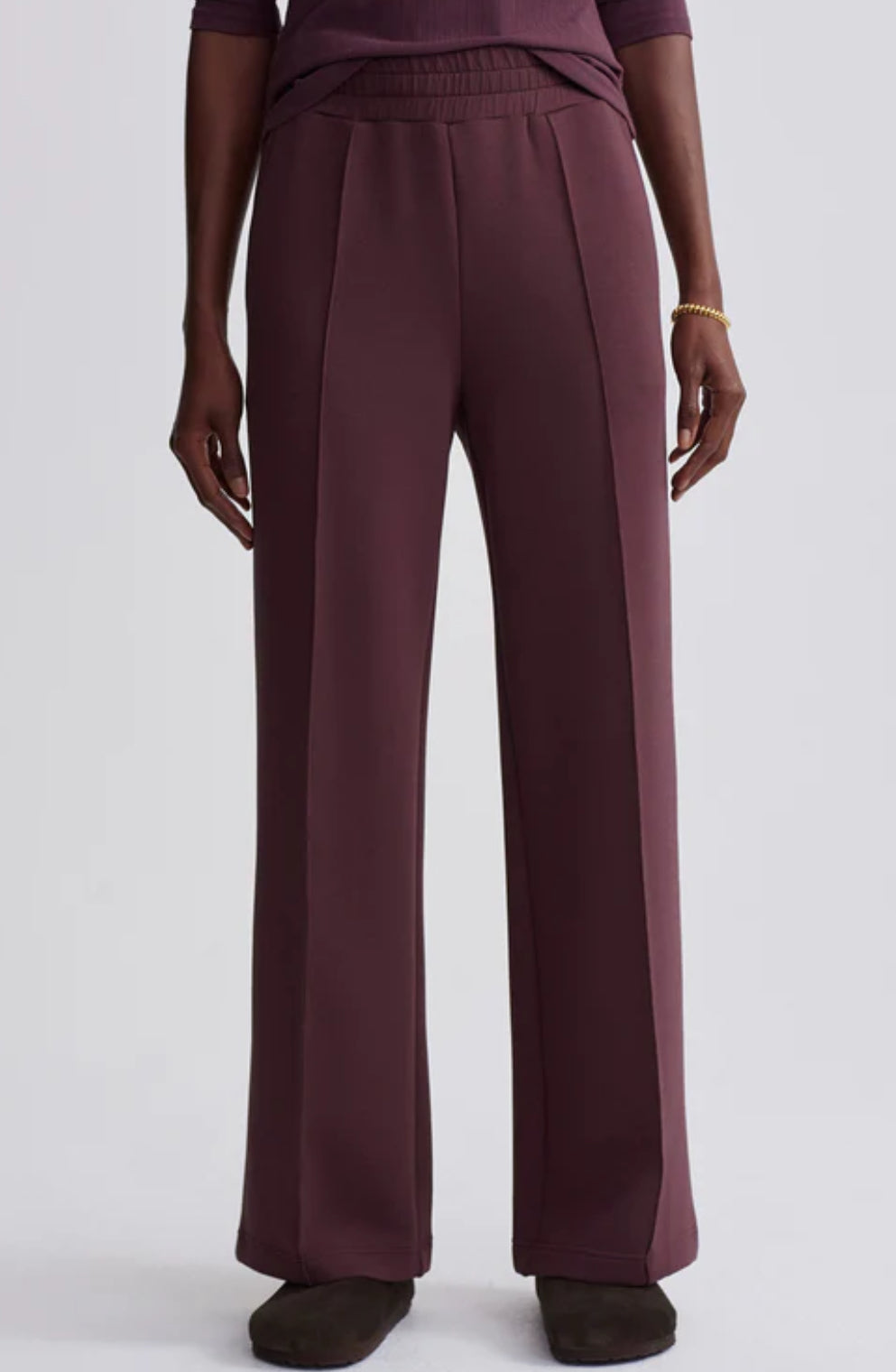 
                  
                    The Wide Leg Pant 28
                  
                